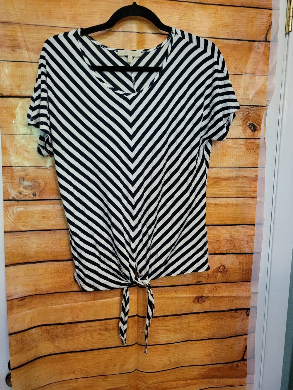 Black & White Striped Tie-Front V-Neck Top L